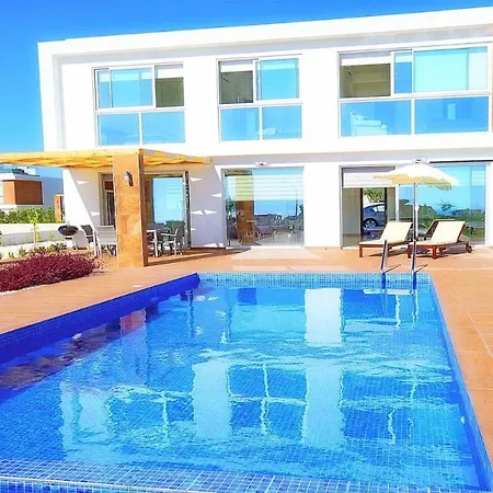 Villa Toscano Coral Bay