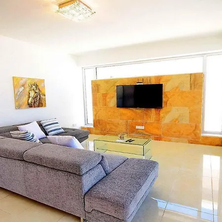 Villa Toscano Coral Bay