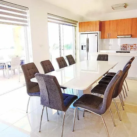 Villa Toscano Coral Bay
